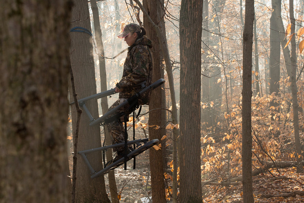 Steel Climbing Stand with 21" Wide Net Seat P935
