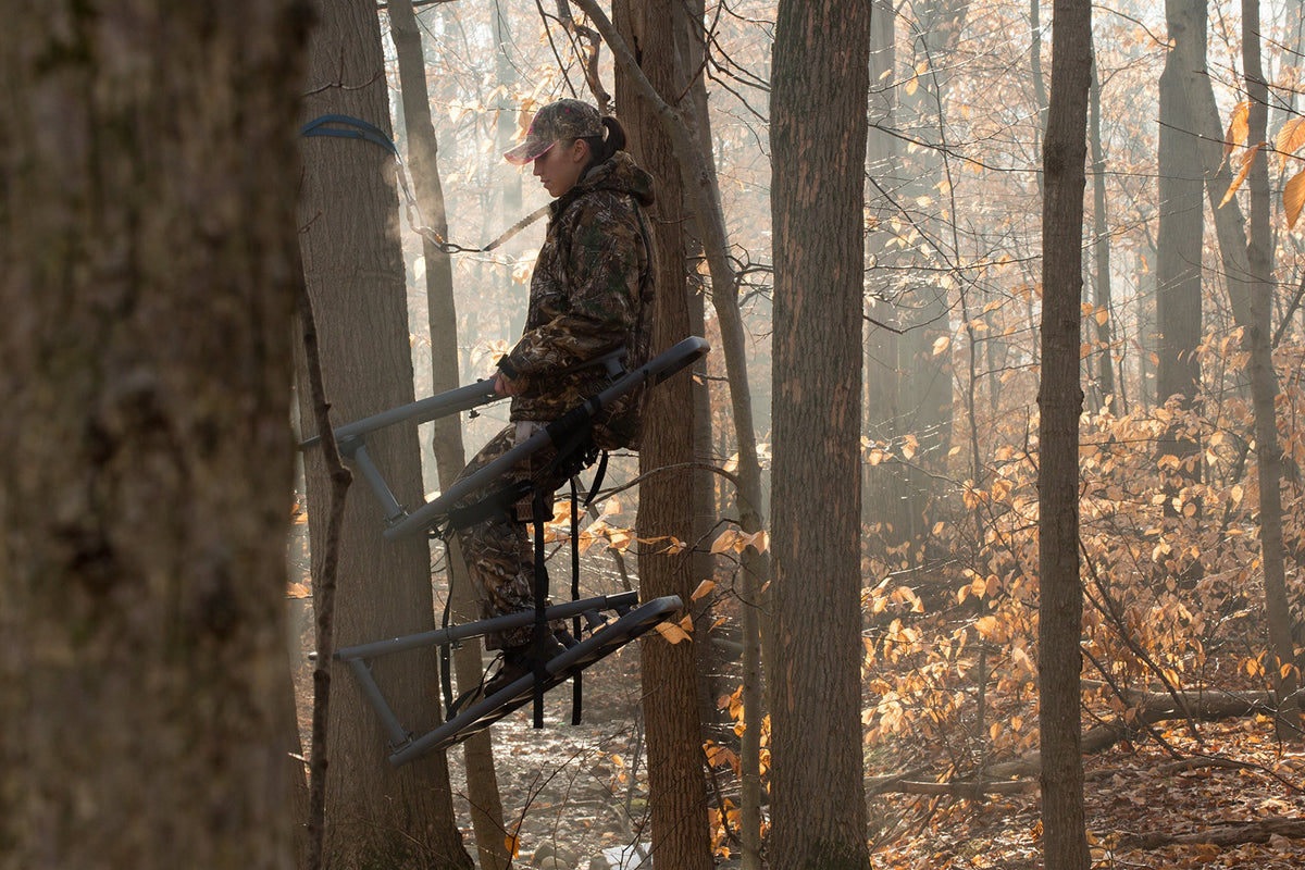 Steel Climbing Stand with 21" Wide Net Seat P935